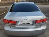 Hyundai Sonata 2005 годаүшін4 100 000 тг. в Уральск – фото 2
