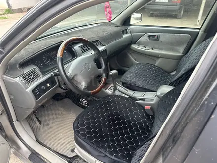 Toyota Camry 1998 года за 3 200 000 тг. в Алматы – фото 9