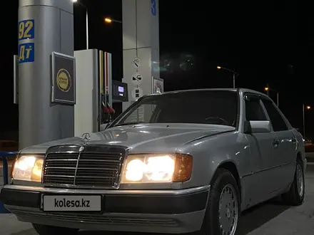Mercedes-Benz E 260 1990 года за 1 300 000 тг. в Кызылорда – фото 2