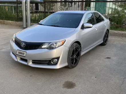 Toyota Camry 2014 года за 6 000 000 тг. в Атырау – фото 2