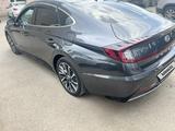 Hyundai Sonata 2023 года за 14 100 000 тг. в Костанай – фото 2