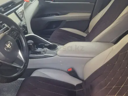 Toyota Camry 2018 года за 12 000 000 тг. в Актау – фото 7