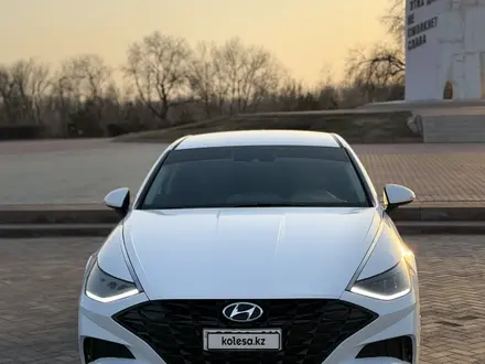 Hyundai Sonata 2020 года за 7 000 000 тг. в Уральск – фото 2