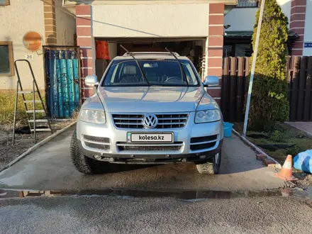 Volkswagen Touareg 2004 года за 6 300 000 тг. в Алматы – фото 27