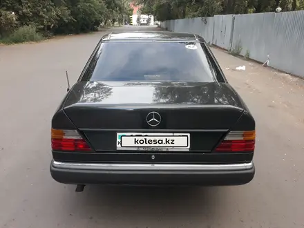 Mercedes-Benz E 200 1993 года за 1 700 000 тг. в Петропавловск – фото 2