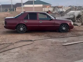 Mercedes-Benz E-Class, 1992