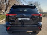 Toyota Highlander 2022 года за 26 000 000 тг. в Алматы – фото 4