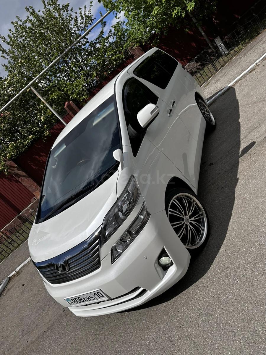 Toyota Vellfire 2010 г.