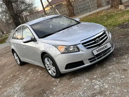 Chevrolet Cruze 2010 года за 3 350 000 тг. в Тараз – фото 2