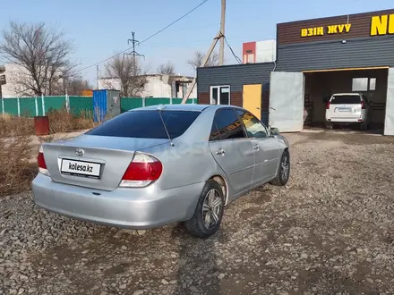 Toyota Camry 2002 года за 3 800 000 тг. в Актобе – фото 12