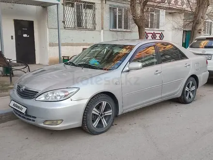 Toyota Camry 2002 года за 3 800 000 тг. в Актобе – фото 2