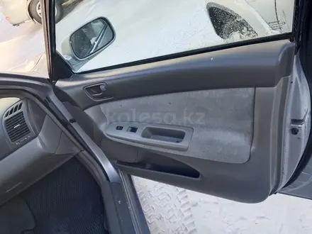 Toyota Camry 2002 года за 3 800 000 тг. в Актобе – фото 6