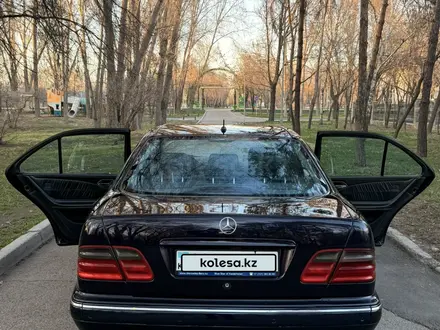 Mercedes-Benz E 320 1999 года за 4 750 000 тг. в Алматы – фото 2