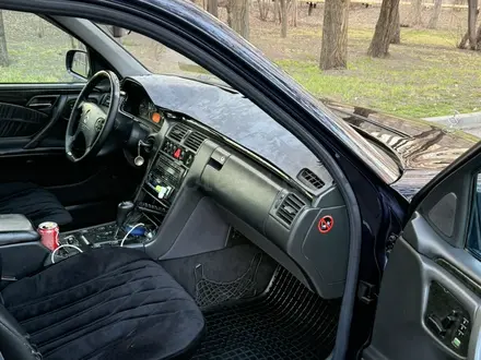 Mercedes-Benz E 320 1999 года за 4 750 000 тг. в Алматы – фото 7