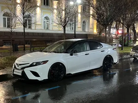 Toyota Camry 2022 года за 14 900 000 тг. в Алматы – фото 3