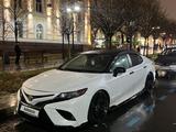 Toyota Camry 2022 года за 14 900 000 тг. в Алматы