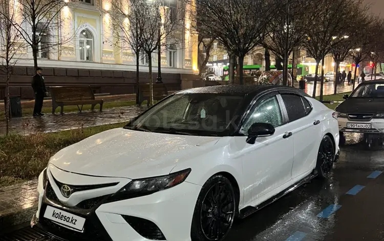Toyota Camry 2022 года за 14 900 000 тг. в Алматы