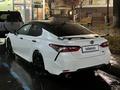 Toyota Camry 2022 года за 14 900 000 тг. в Алматы – фото 2