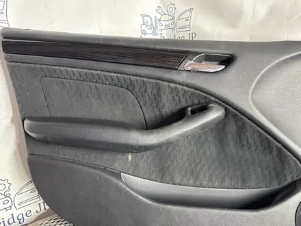 Обшивка двери левая BMW E46 за 7 000 тг. в Алматы – фото 2