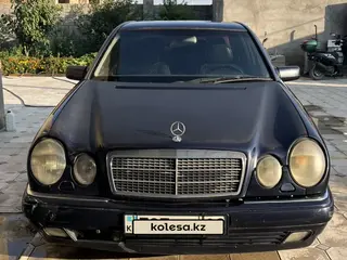 Mercedes-Benz E 240