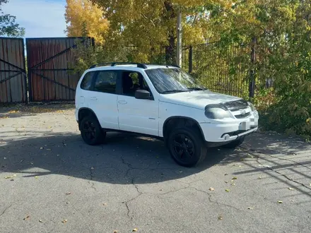 Chevrolet Niva 2017 года за 3 950 000 тг. в Усть-Каменогорск – фото 2