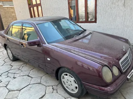 Mercedes-Benz E 200 1996 года за 2 000 000 тг. в Тараз