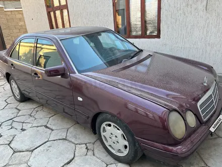 Mercedes-Benz E 200 1996 года за 2 000 000 тг. в Тараз – фото 2