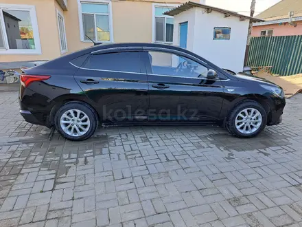 Hyundai Accent 2020 года за 8 000 000 тг. в Атырау – фото 2