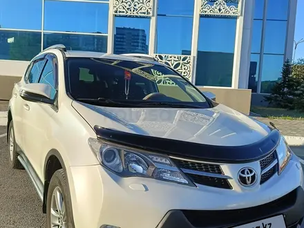 Toyota RAV4 2015 года за 10 000 000 тг. в Астана