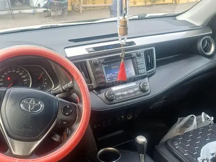 Toyota RAV4 2015 года за 10 000 000 тг. в Астана – фото 11