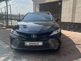 Toyota Camry 2018 года за 11 500 000 тг. в Шымкент – фото 2