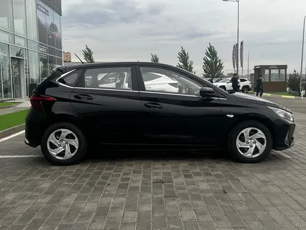 Hyundai i20 2023 года за 7 690 000 тг. в Усть-Каменогорск – фото 2