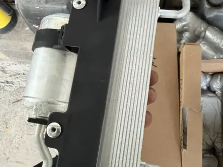 Теплообменник конденсатор радиатор кондиционера бмв G30 G90 750 bmw за 140 000 тг. в Шымкент – фото 4