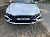 Hyundai Elantra 2024 годаfor8 900 000 тг. в Алматы – фото 2