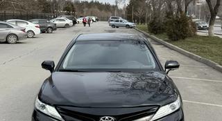 Toyota Camry 2018 года за 17 200 000 тг. в Шымкент