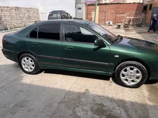 Mitsubishi Carisma, 2001