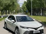 Toyota Camry 2020 года за 13 000 000 тг. в Астана – фото 2