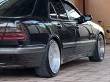 Mercedes-Benz E 320 1996 года за 1 750 000 тг. в Талдыкорган