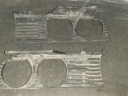 Решетка радиатора правая, левая очки на BMW E30 БМВ Е30 за 30 000 тг. в Семей – фото 5