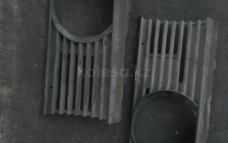 Решетка радиатора правая, левая очки на BMW E30 БМВ Е30 за 30 000 тг. в Семей