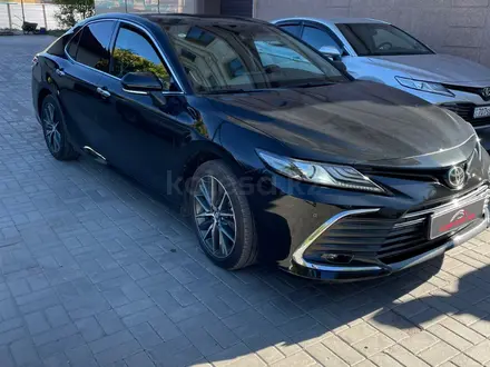 Toyota Camry 2022 года за 18 950 000 тг. в Астана – фото 3