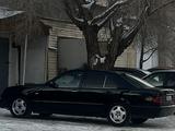 Mercedes-Benz E 230 1997 годаfor2 300 000 тг. в Жезказган