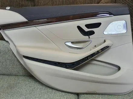 Обшивка на заднюю левую дверь на Mercedes-Benz W222 за 65 000 тг. в Астана – фото 2