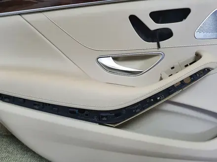 Обшивка на заднюю левую дверь на Mercedes-Benz W222 за 65 000 тг. в Астана – фото 4