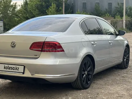 Volkswagen Passat 2014 года за 7 500 000 тг. в Уральск – фото 2