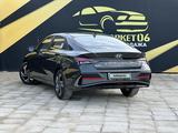 Hyundai Elantra 2021 года за 9 800 000 тг. в Атырау – фото 4