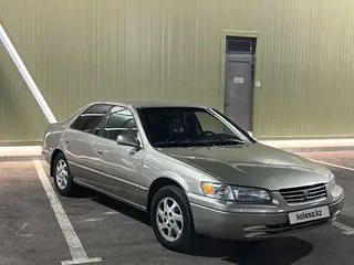 Toyota Camry, 1998