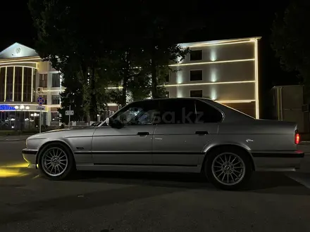 BMW 525 1993 года за 2 000 000 тг. в Шымкент – фото 3
