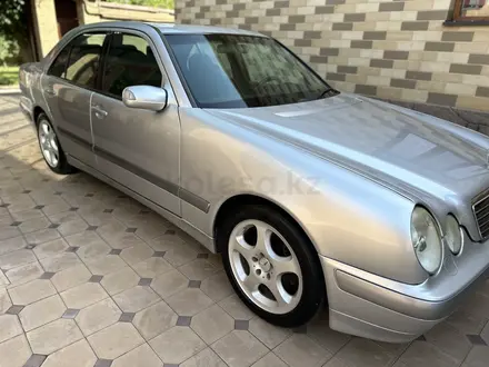 Mercedes-Benz E 280 2001 года за 4 200 000 тг. в Шымкент – фото 2