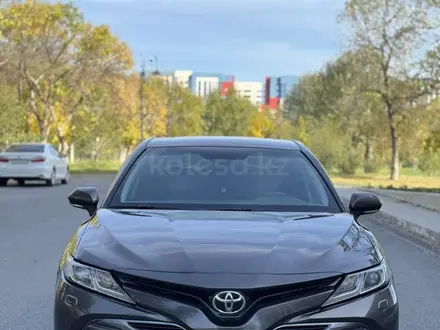 Toyota Camry 2018 года за 12 700 000 тг. в Шымкент